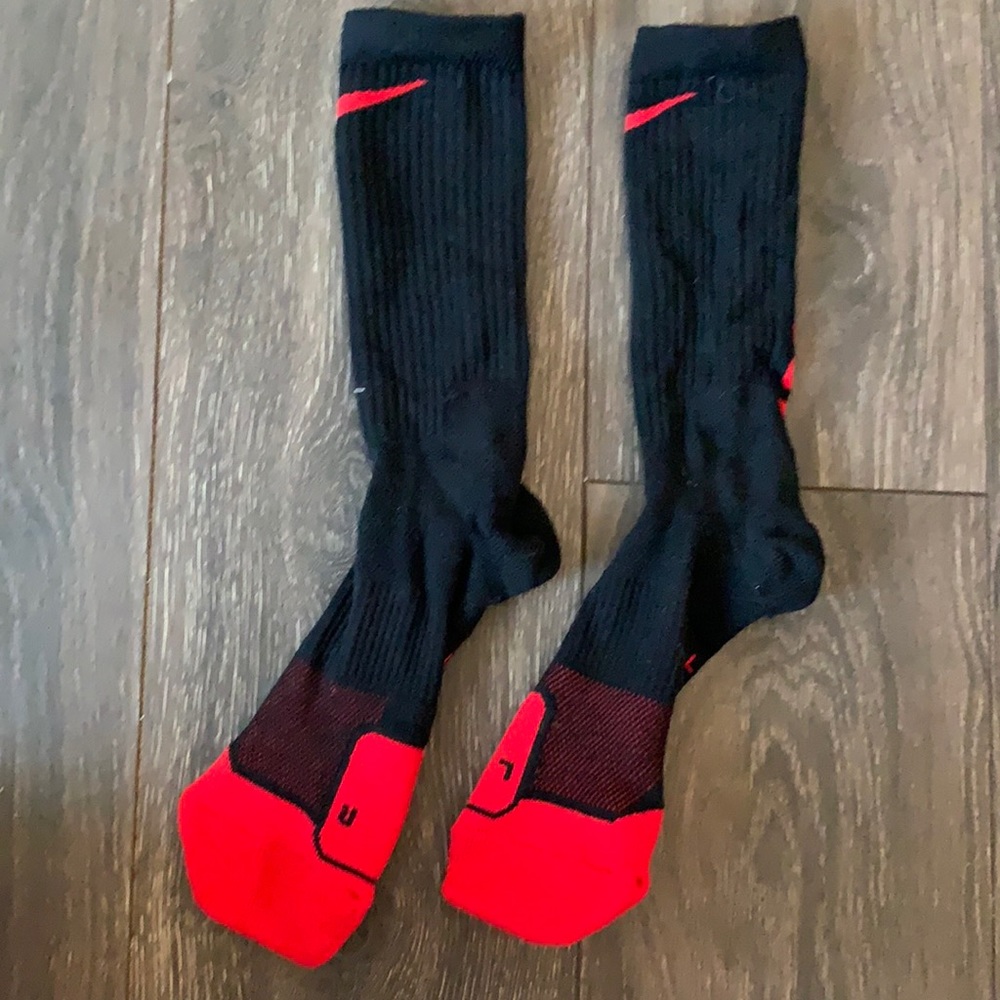 Black/red Nike elite socks